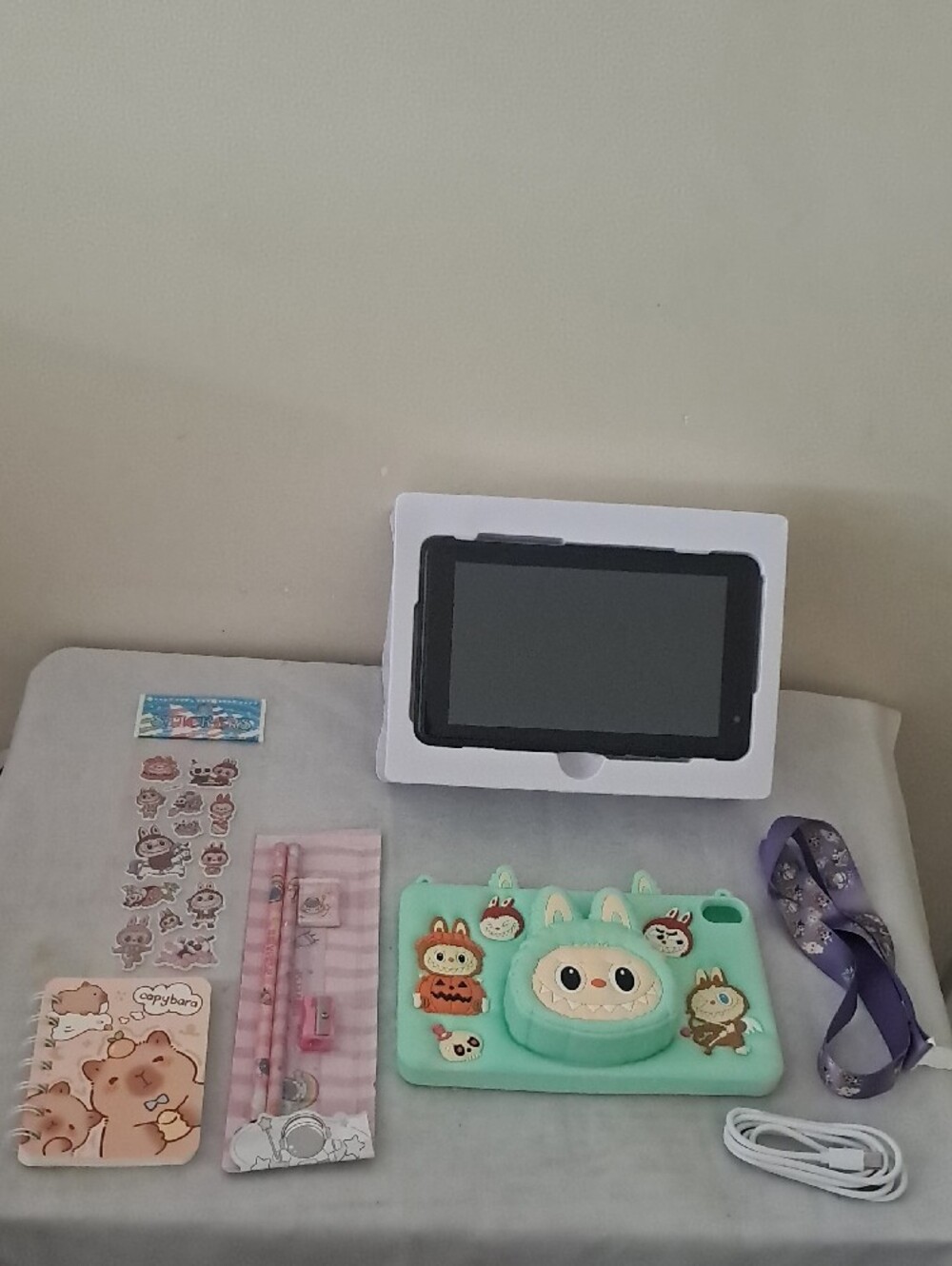 7 Inch Android Tablet With Mint Green Silicone Tablet Case & Accessories - Picture 2 of 13